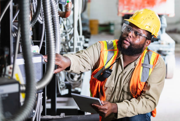 Best Local Electrician Companies  in Lindenhurst, NY